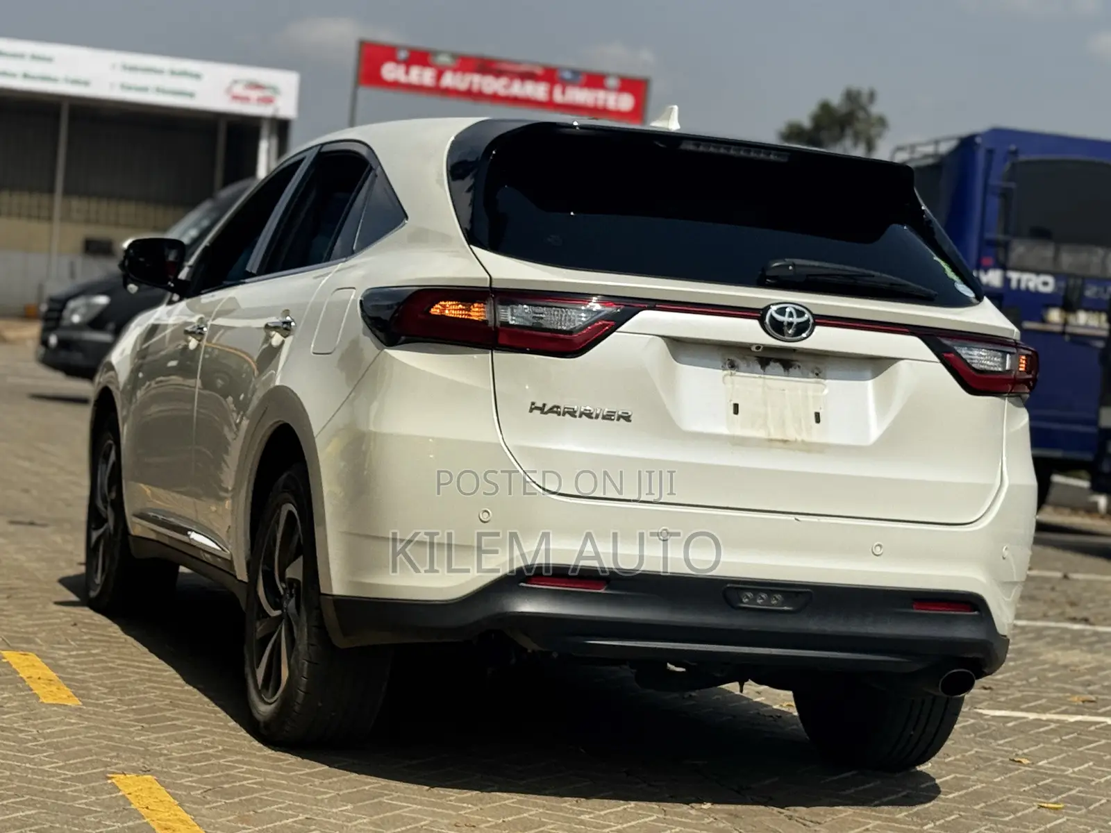 Toyota Harrier 2.0 2018 White