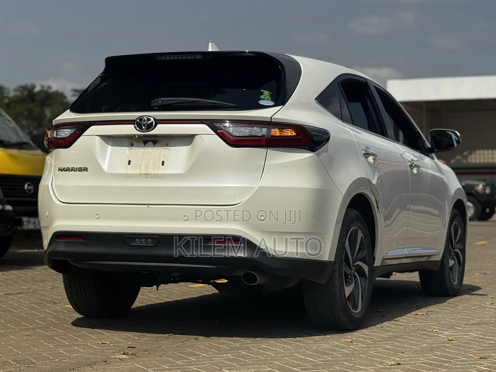 Toyota Harrier 2.0 2018 White