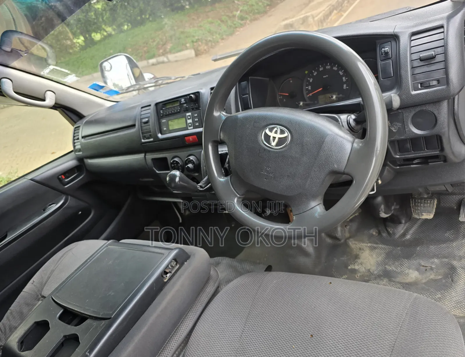 Toyota Grand HiAce 2014 White