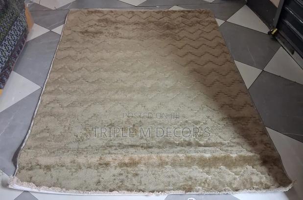 Modern Luxurious American Carpet 5 by 8 - thumbnail 3