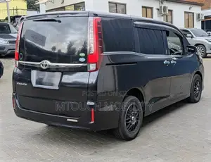 Toyota Esquire 2016 Black