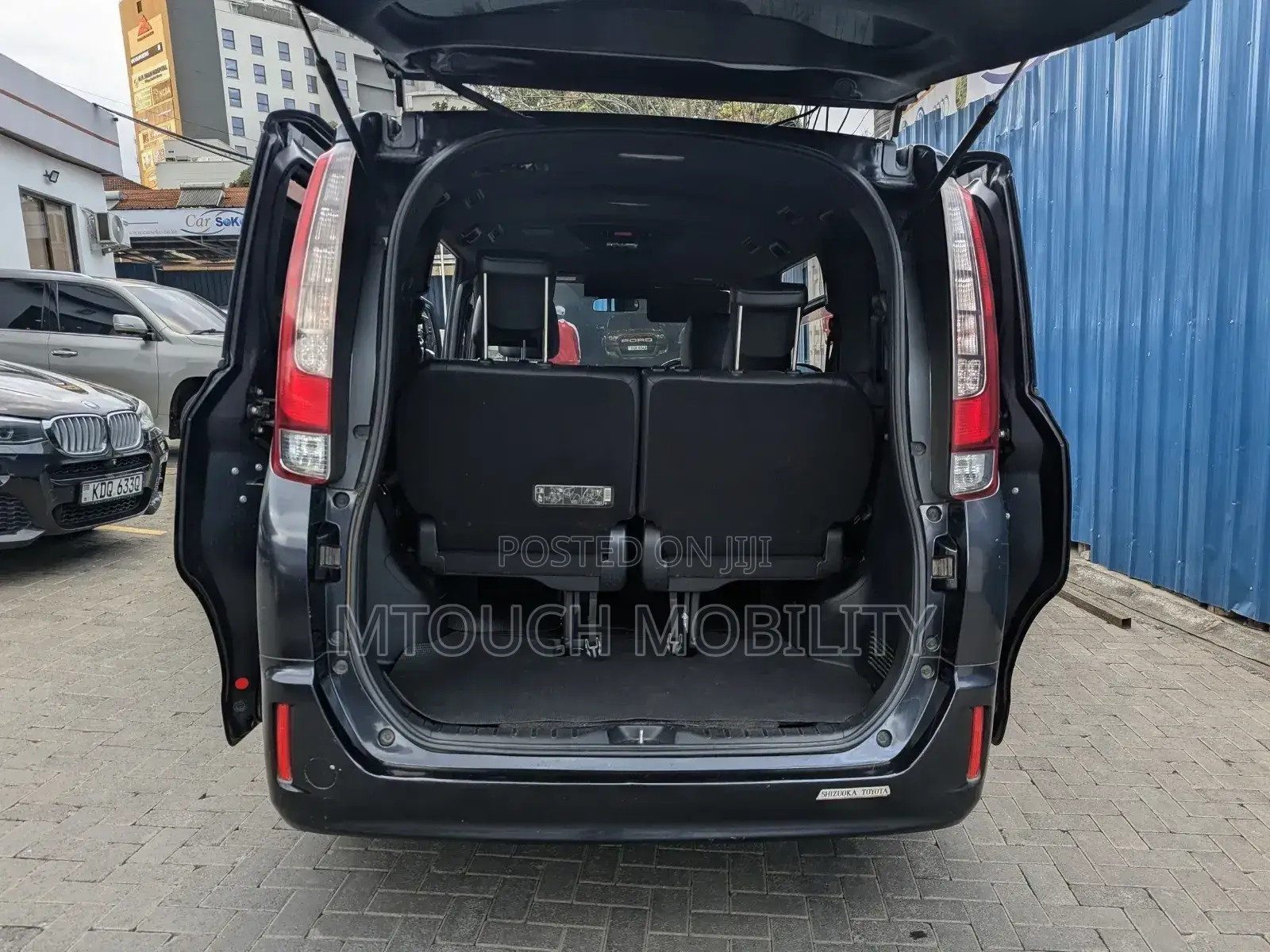 Toyota Esquire 2016 Black
