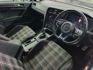 Volkswagen Golf 2019 Pearl