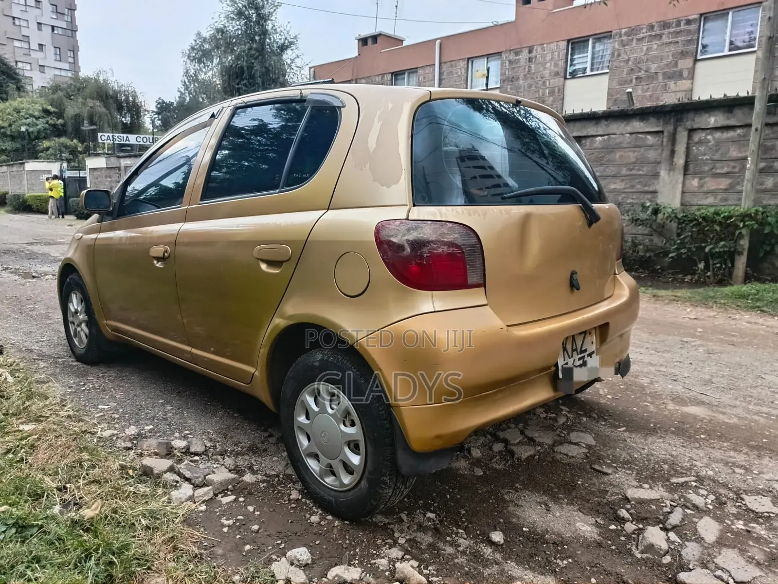 Toyota Vitz 2000 Gold