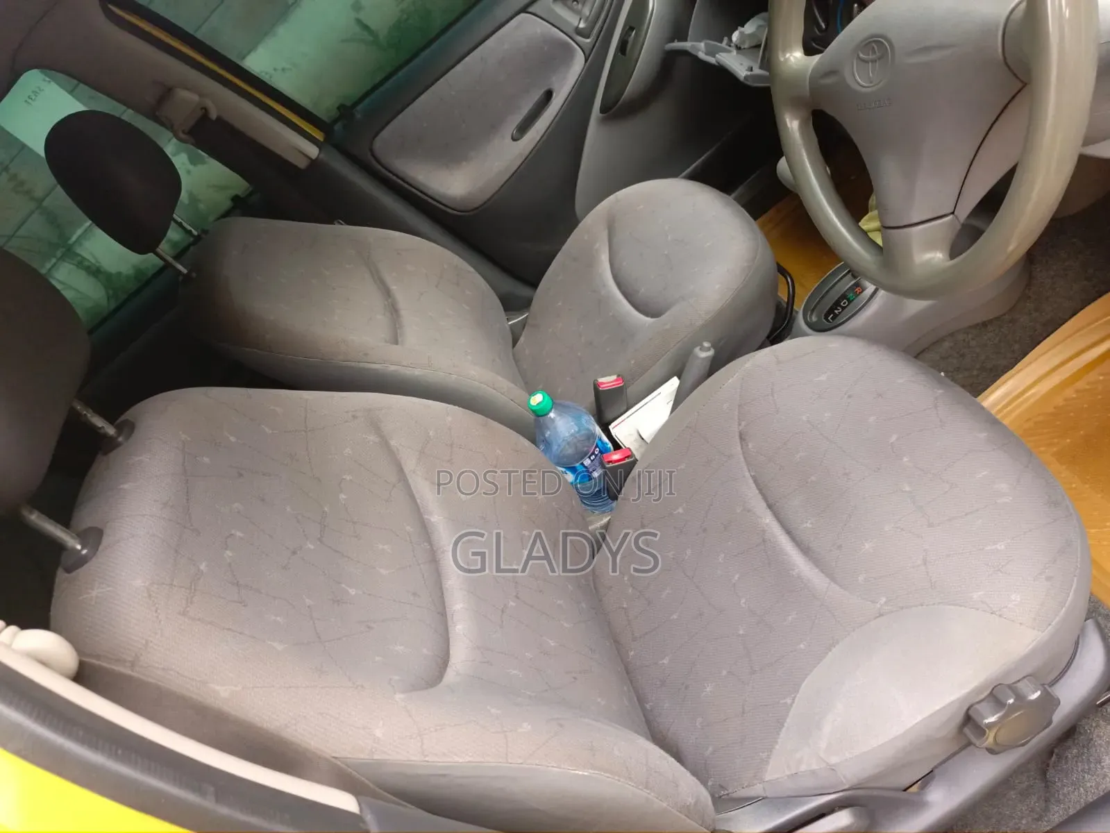 Toyota Vitz 2000 Gold