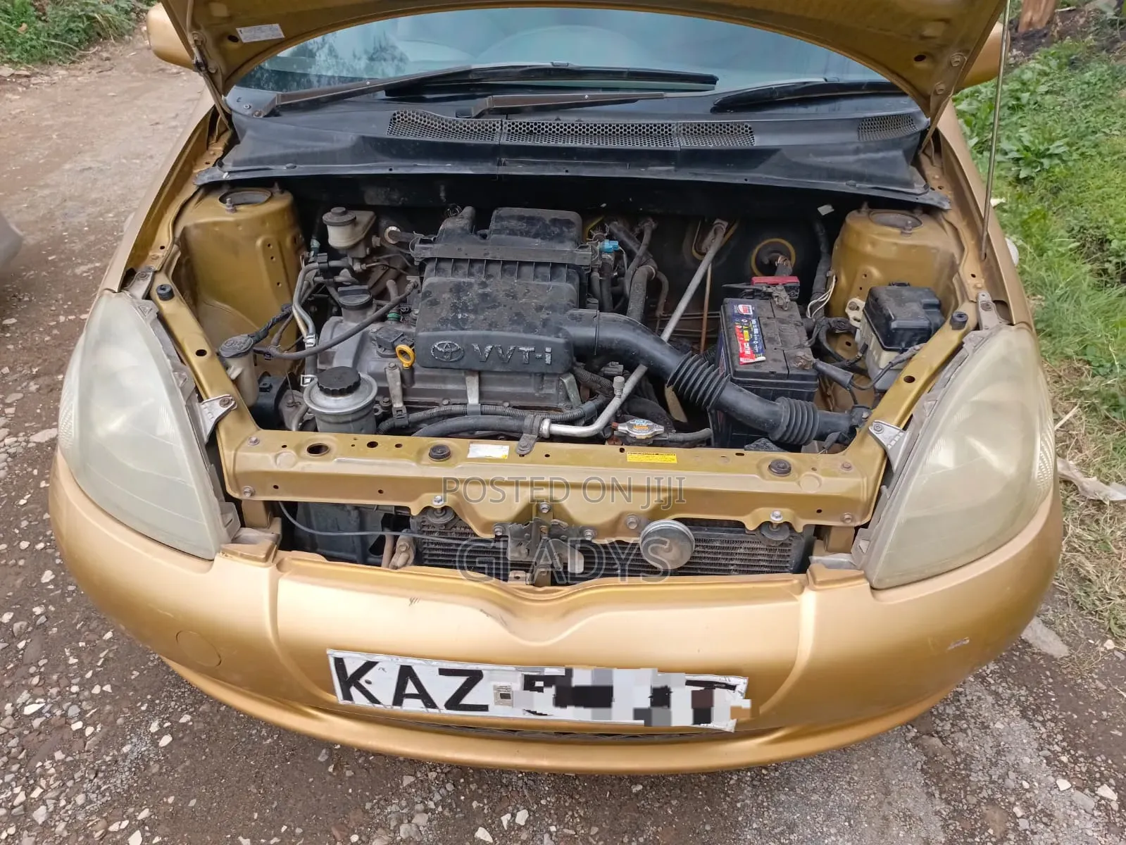 Toyota Vitz 2000 Gold