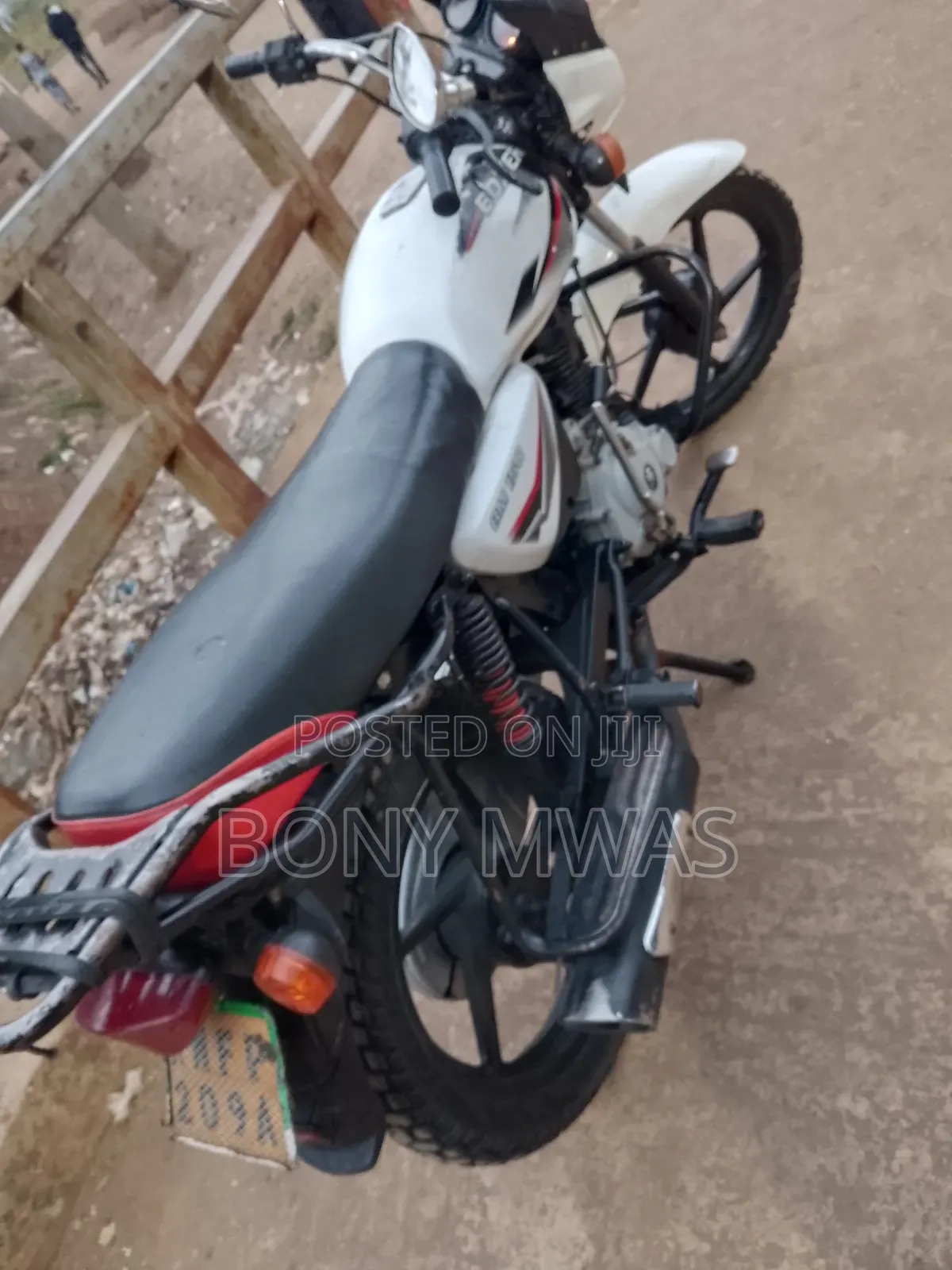 Bajaj Boxer 150 UG 2022 White