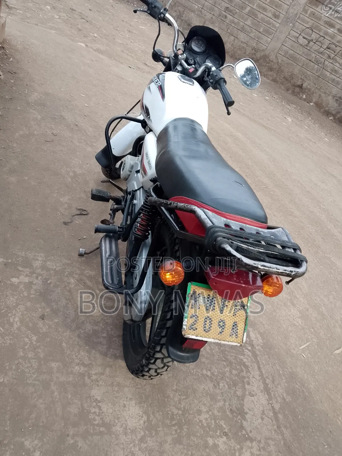 Bajaj Boxer 150 UG 2022 White