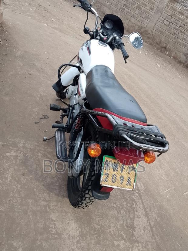 Bajaj Boxer 150 UG 2022 White - thumbnail 7