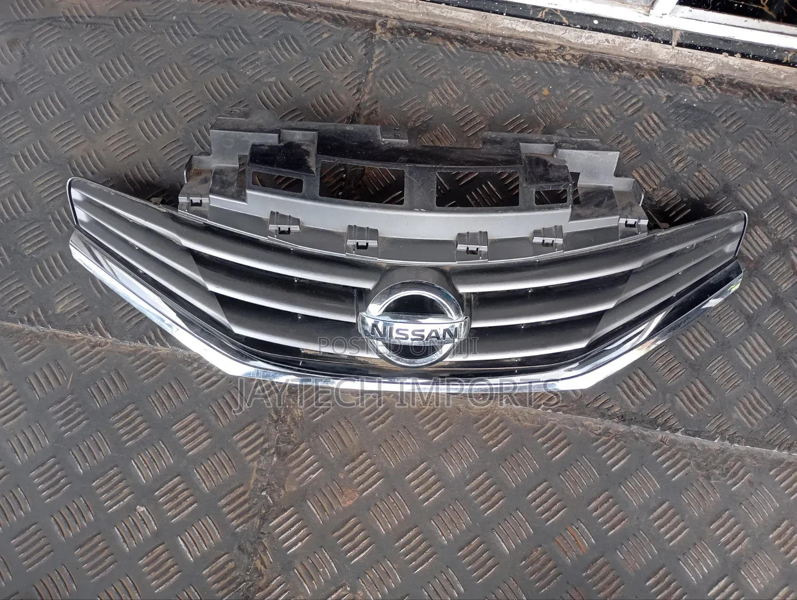 Nissan Note 2013 Grill