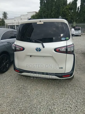 Toyota Sienta 2016 White