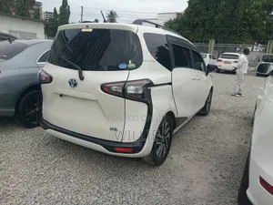 Toyota Sienta 2016 White