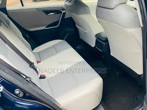 Toyota RAV4 2019 Blue