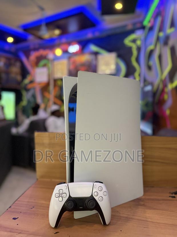 Playstation 5 Standard Digital Edition No Disc Drive - thumbnail 2