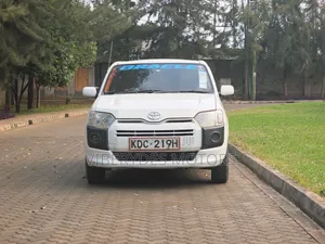 Toyota Succeed SV Premium 2014 White