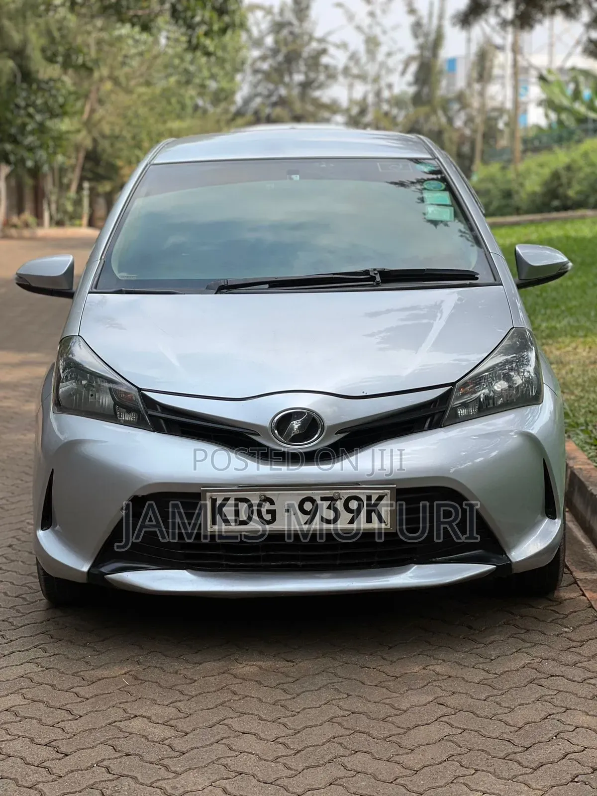 Toyota Vitz 2014 Silver
