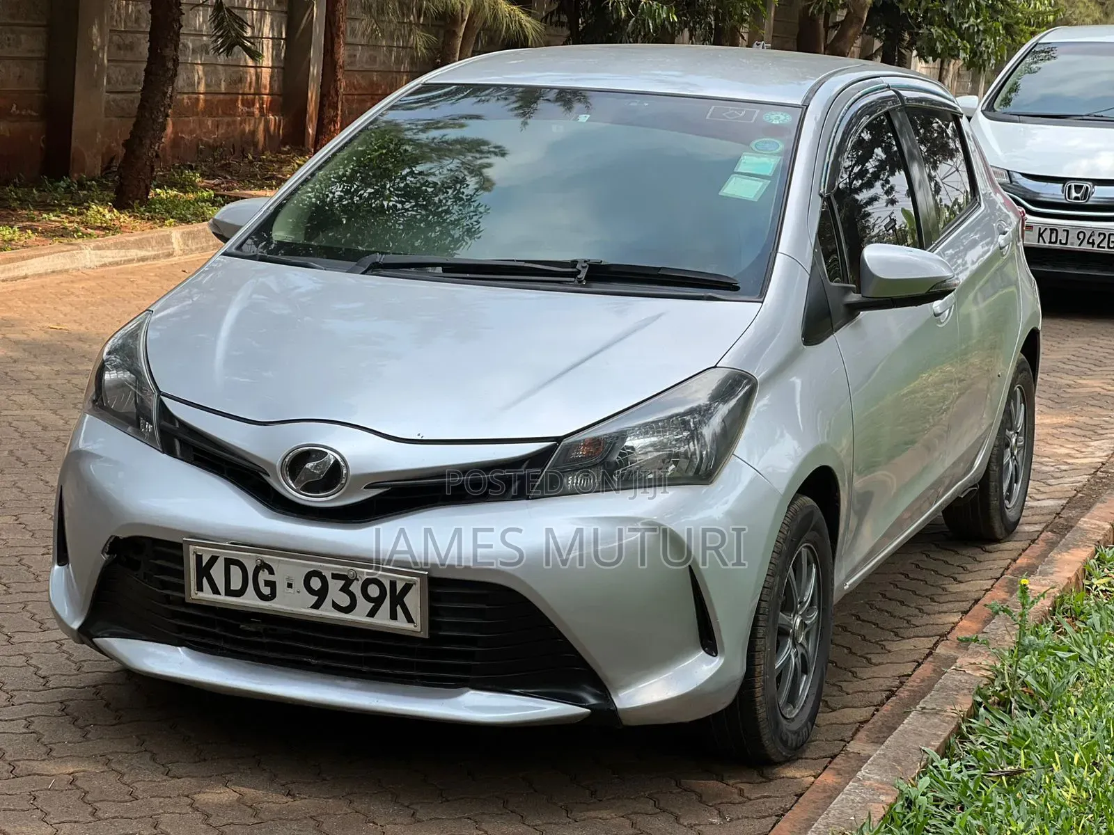 Toyota Vitz 2014 Silver