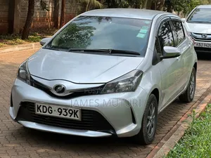 Toyota Vitz 2014 Silver