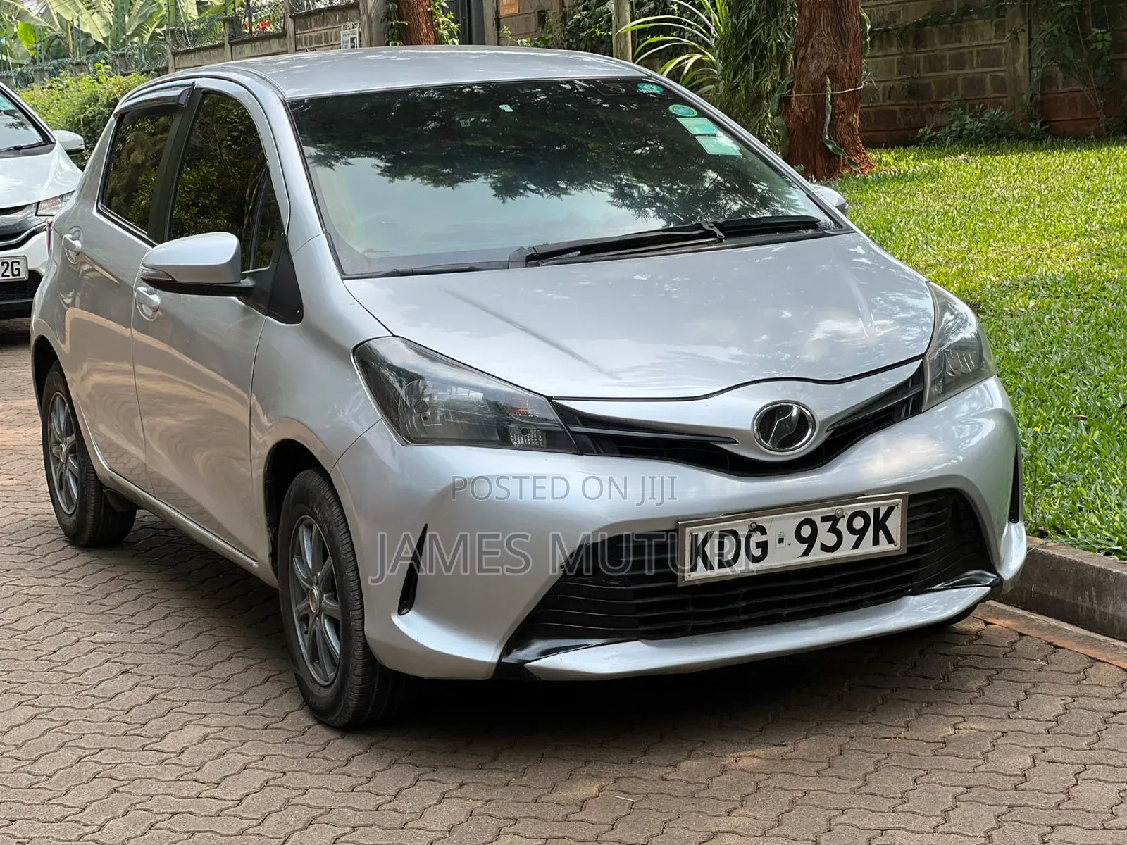 Toyota Vitz 2014 Silver