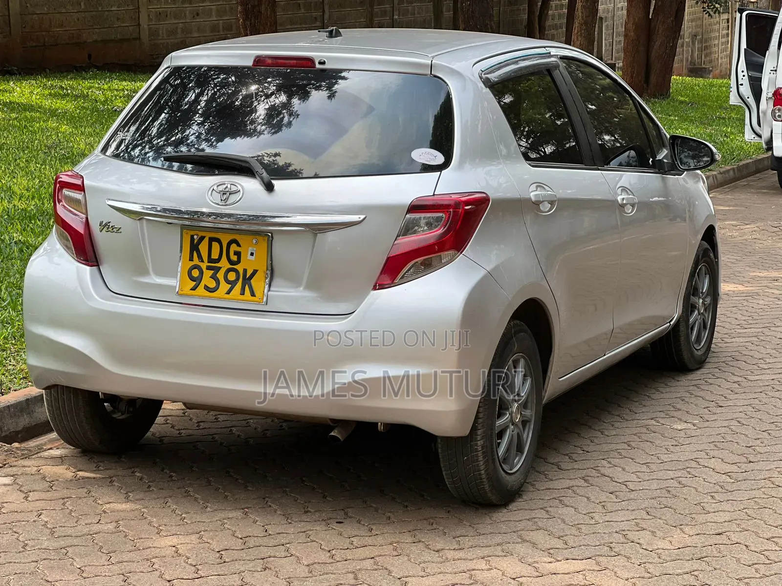 Toyota Vitz 2014 Silver