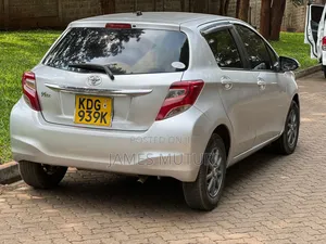 Toyota Vitz 2014 Silver