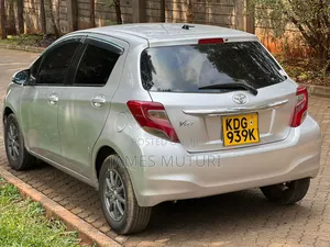 Toyota Vitz 2014 Silver