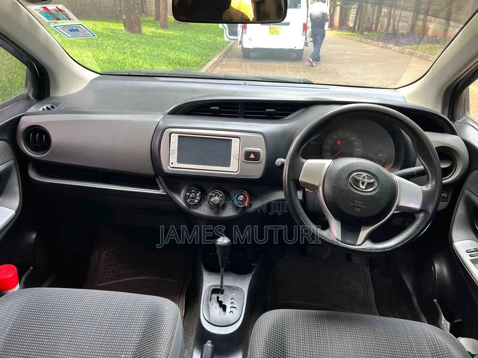 Toyota Vitz 2014 Silver