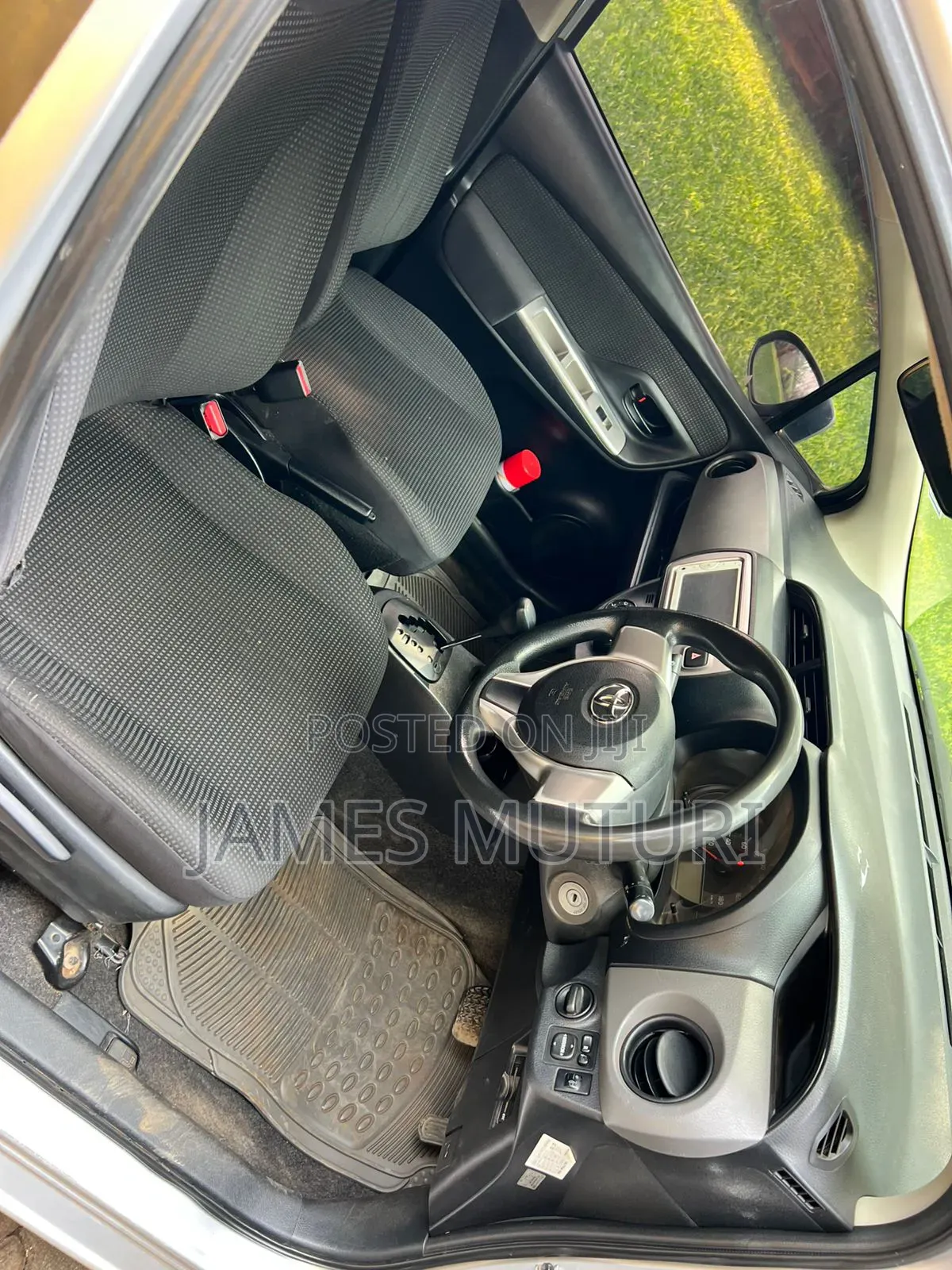 Toyota Vitz 2014 Silver