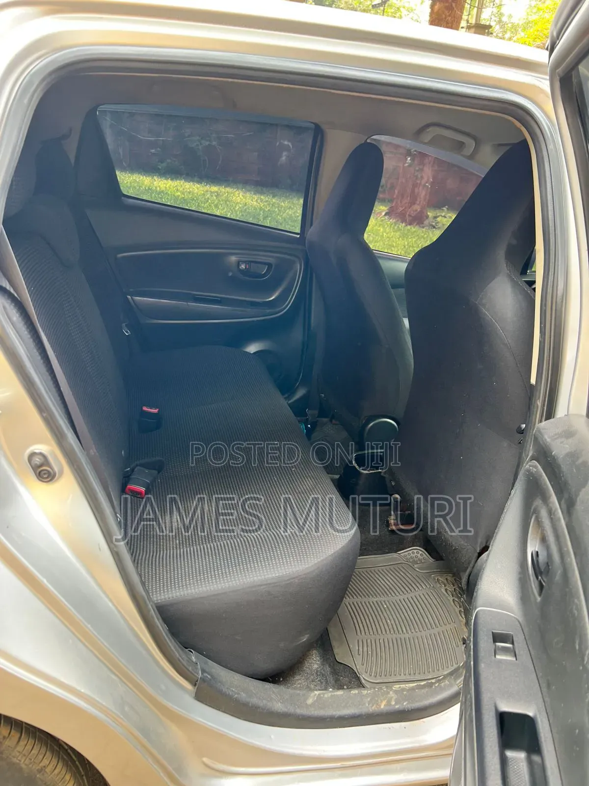 Toyota Vitz 2014 Silver