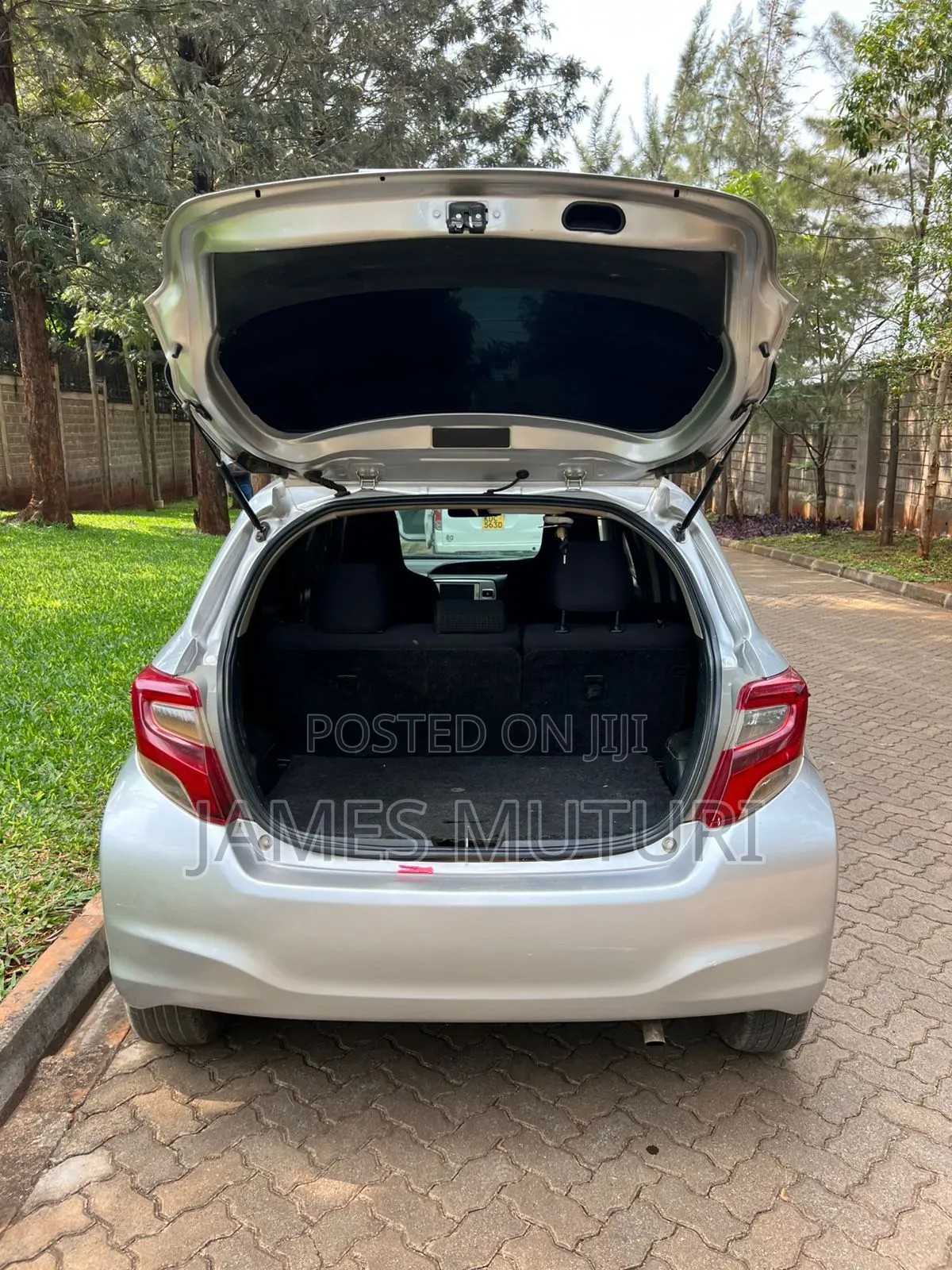 Toyota Vitz 2014 Silver
