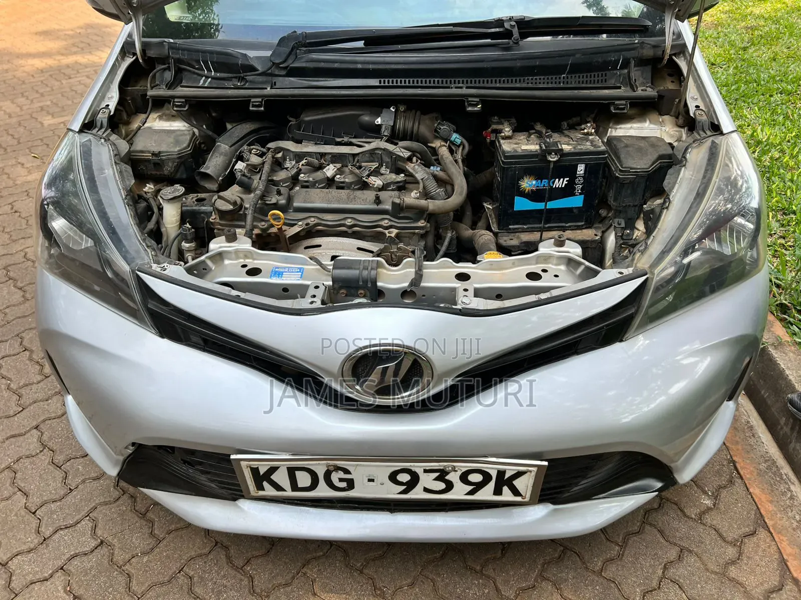 Toyota Vitz 2014 Silver