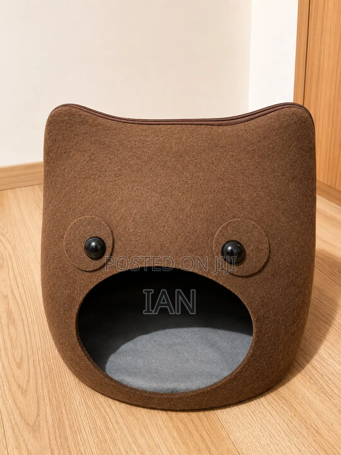 Cozy Cat House / Enclosed Pet Bed