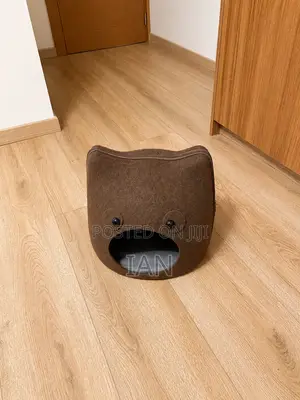 Cozy Cat House / Enclosed Pet Bed