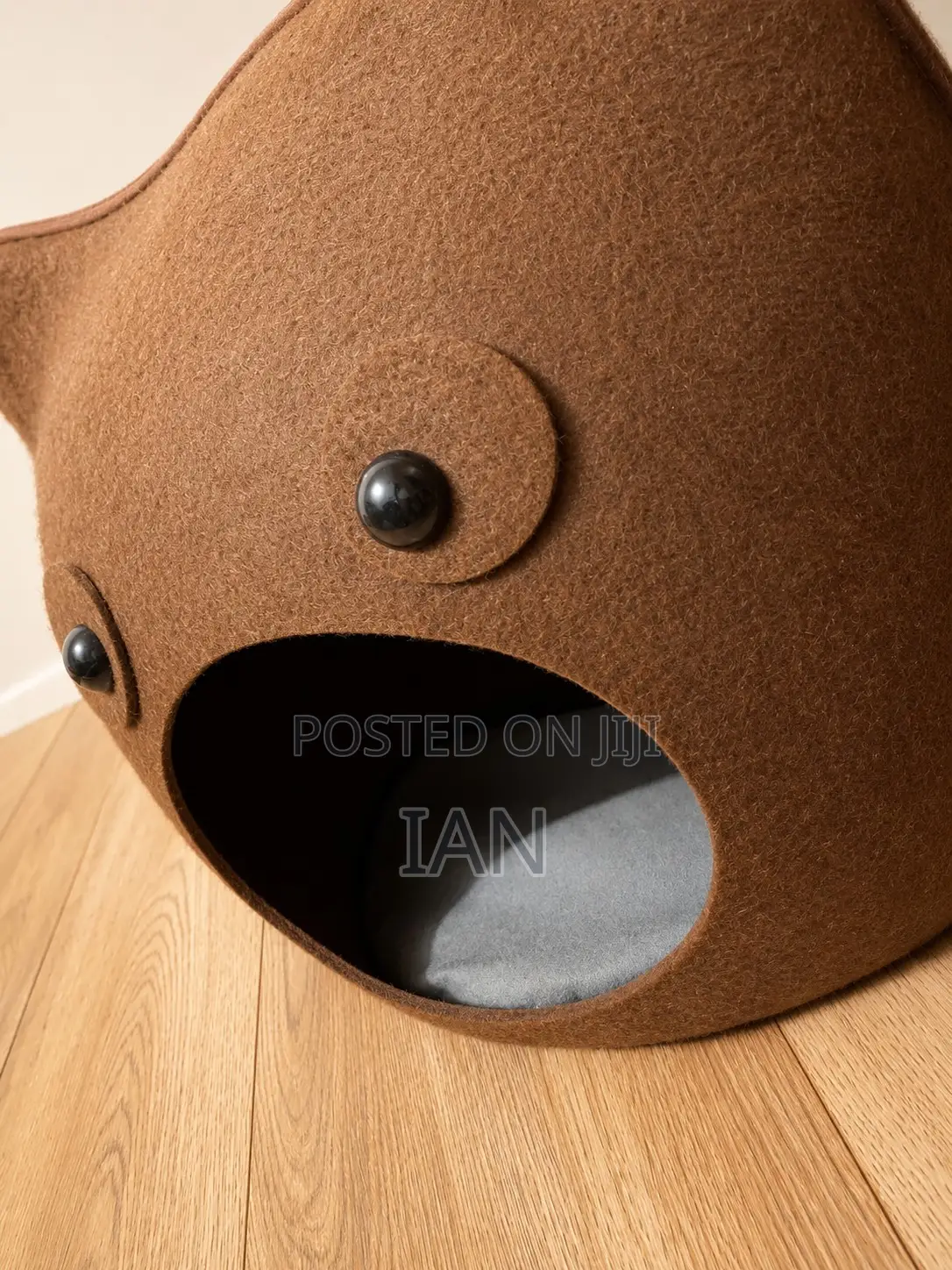 Cozy Cat House / Enclosed Pet Bed