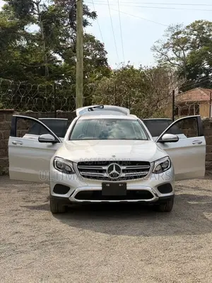 Mercedes-Benz GLC-Class GLC250 Sport Utility 4-Door (2.0L, 4cyl Turbo)