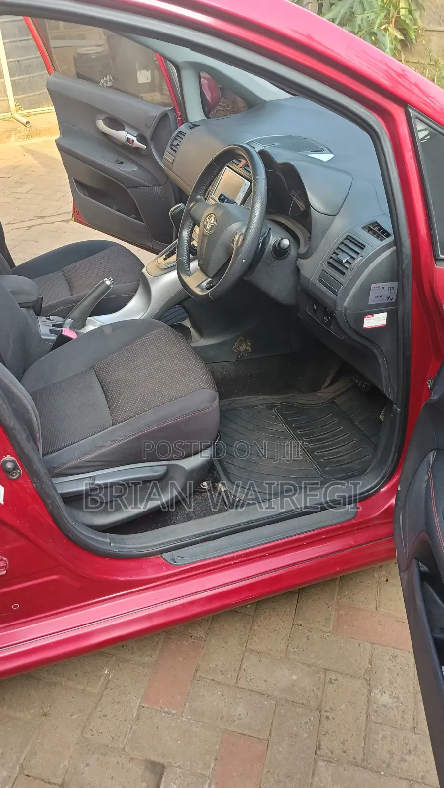 Toyota Auris 2010 Red