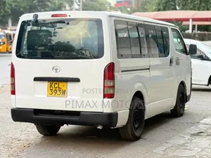 Toyota HiAce 2010 White