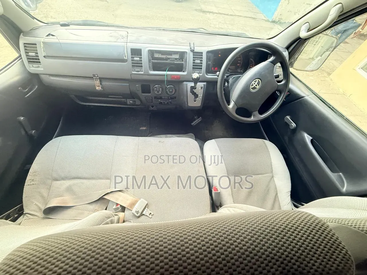 Toyota HiAce 2010 White