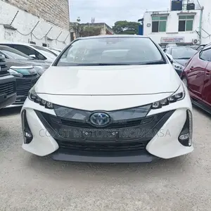 Toyota Prius 2019 White
