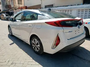Toyota Prius 2019 White