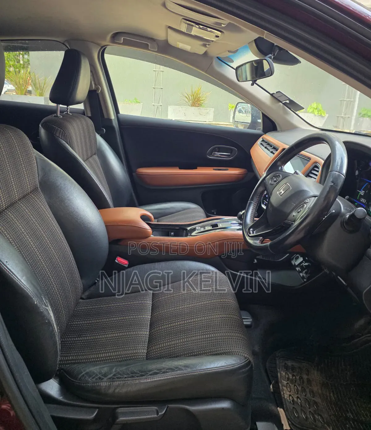 Honda Vezel 1.5 Hybrid 4WD 2014 Maroon