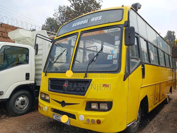 Mitsubishi Fuso Canter 2017 Yellow - thumbnail 3