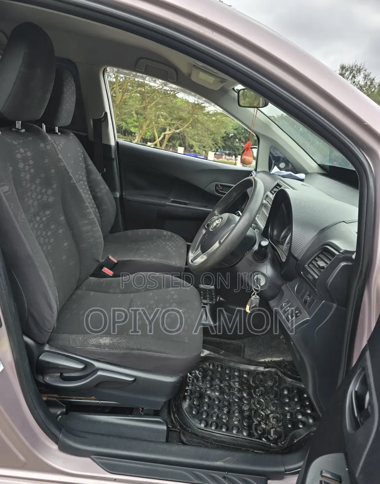 Toyota Ractis 2013 Pink