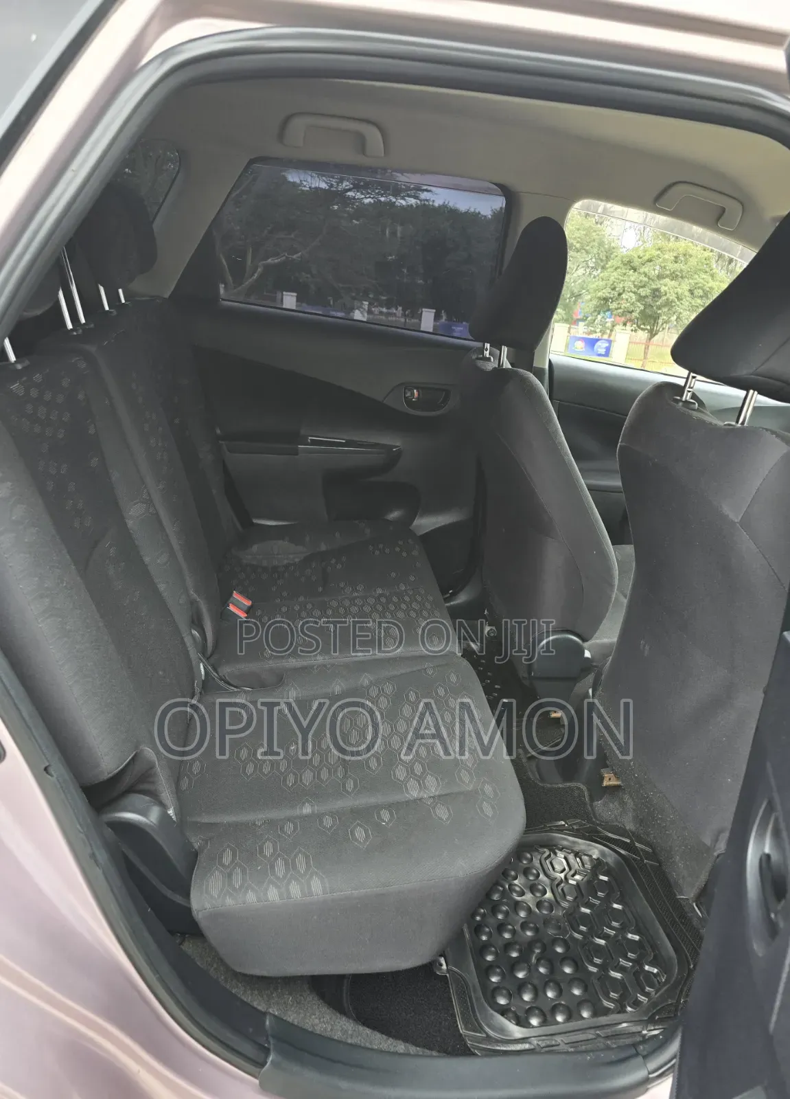 Toyota Ractis 2013 Pink