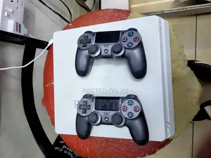 Playstation 4 Slim