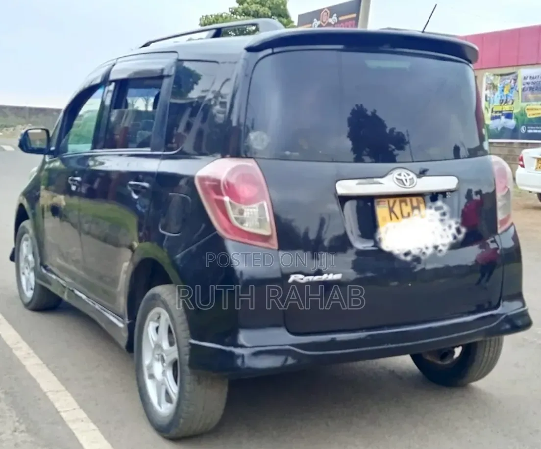 Toyota Ractis 2010 Black