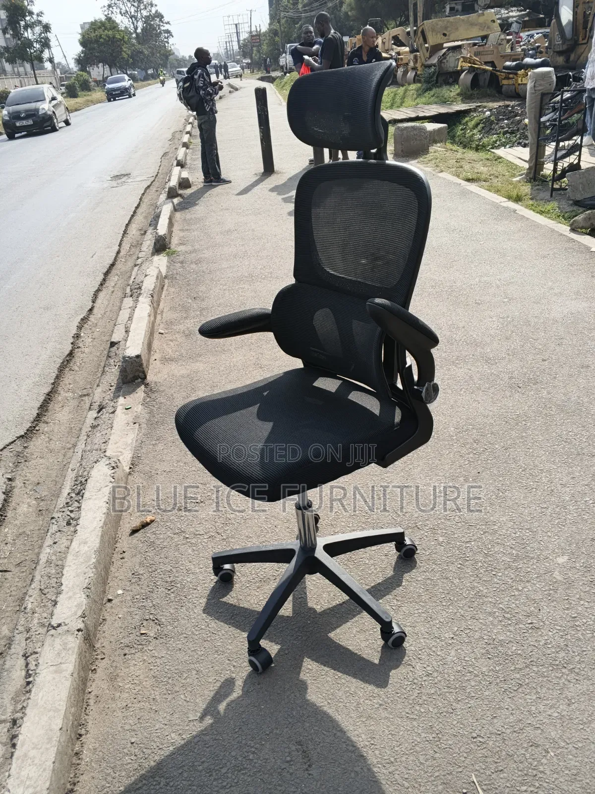 Office Chair With Flipping Hand