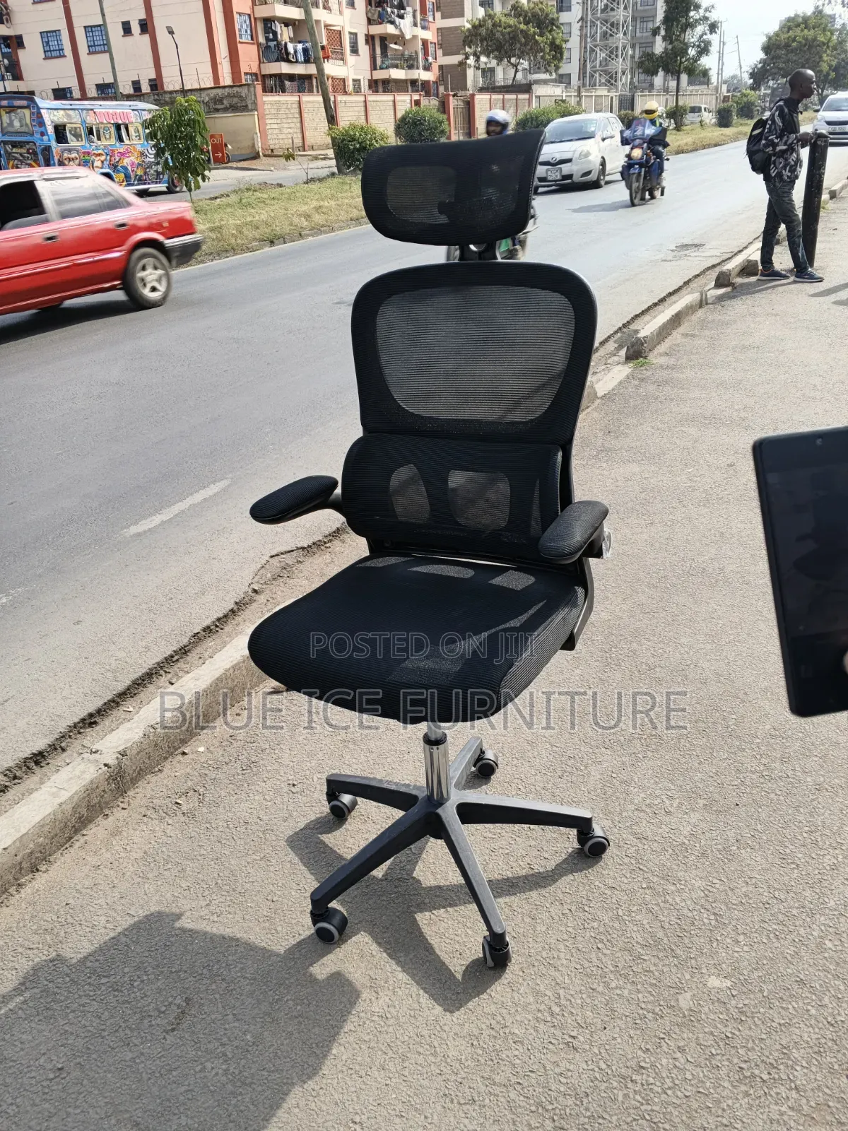 Comfort Adjustable Office Chair With Flipping Hand