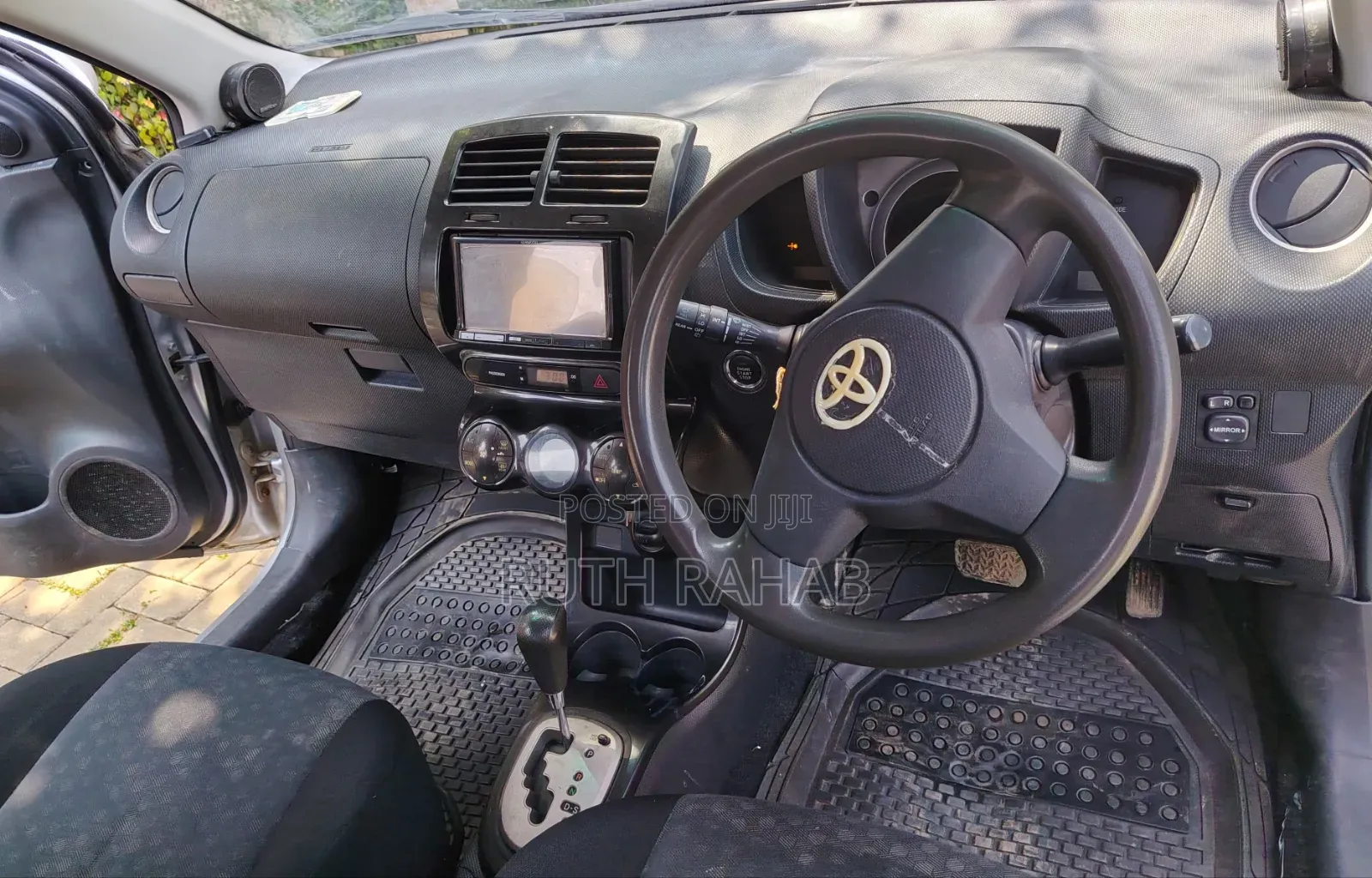 Toyota IST 2009 Silver