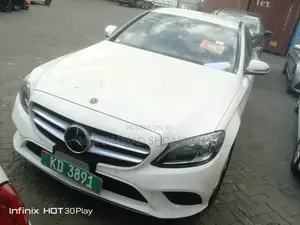Mercedes-Benz C220 2019 Pearl